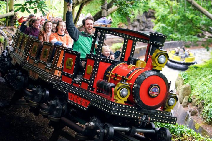 WIN 6 ALTON TOWERS PASSES WITH UNLIMITED DIGITAL PICTURES - Image 2